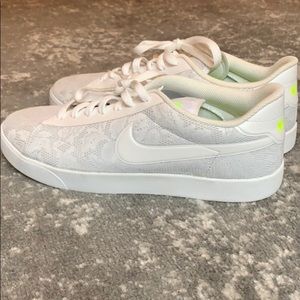 Rare Nike Lace Material Tennis Shoes Sneakers